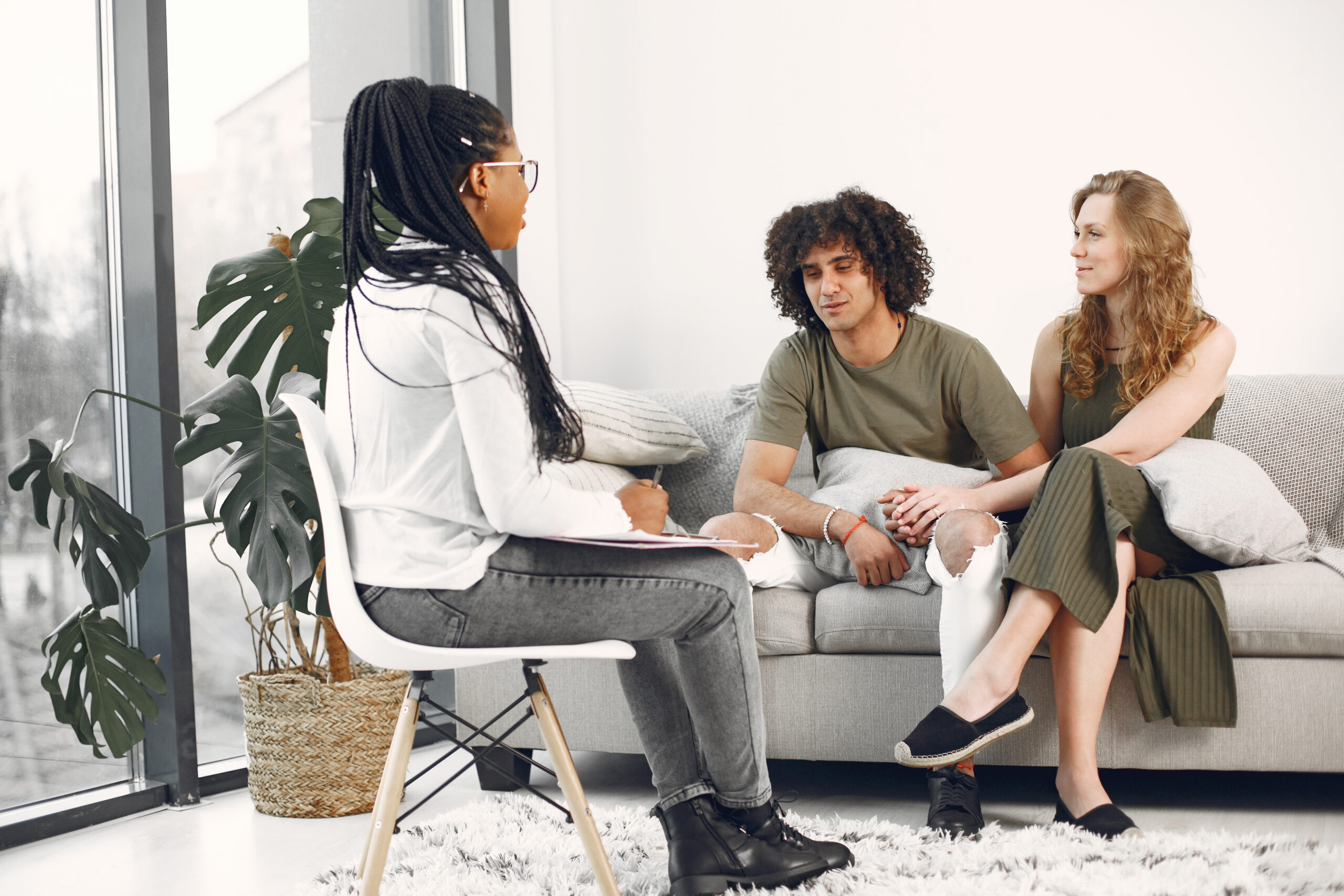 expecting couple home counselling meeting couple visiting psychologist relationship counseling 1 scaled